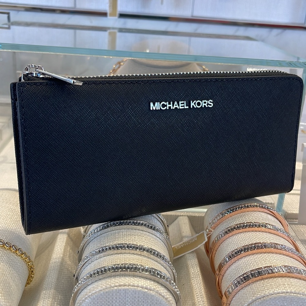 MICHAEL KORS Jet Set Travel Large Saffiano Leather Quarter-Zip Wallet
Black 
NWT - Picture 2 of 16